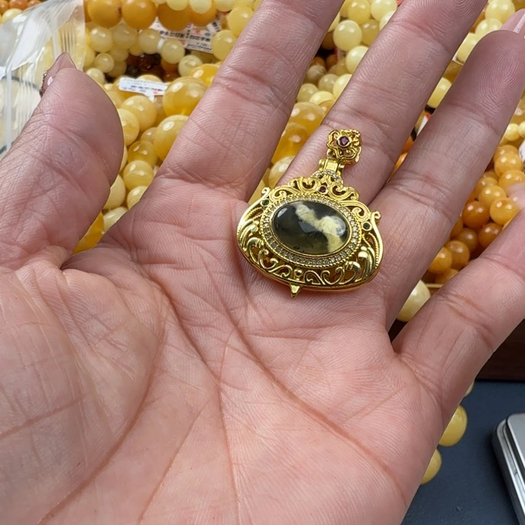 琥珀未镶嵌珠宝奇石