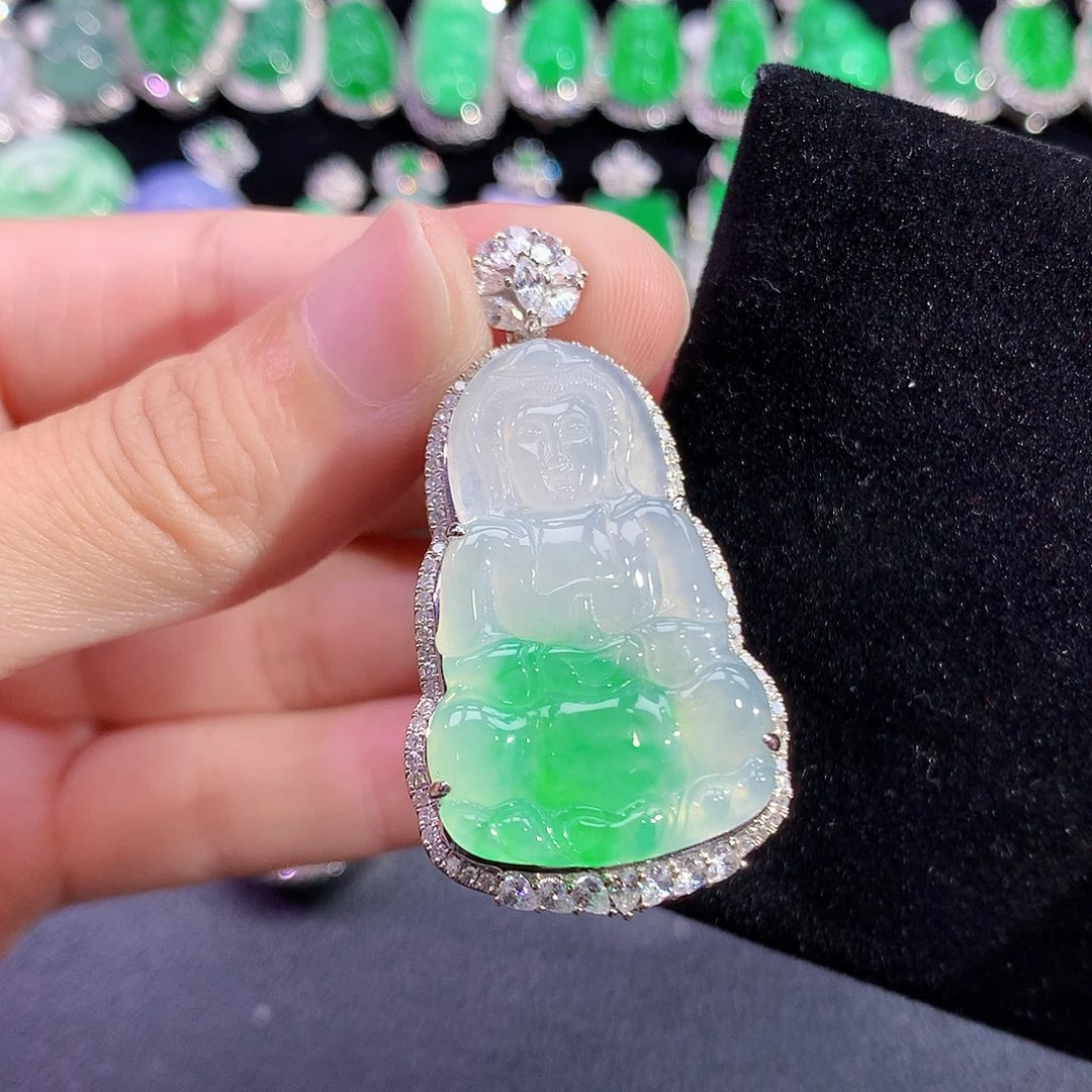 翡翠18K金镶嵌颈饰