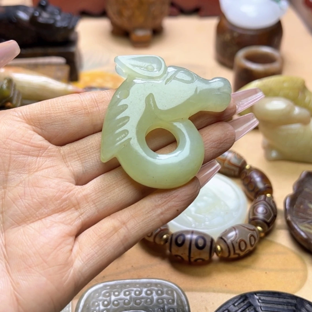 【闪购商品】蛇纹石玉颈饰未镶嵌