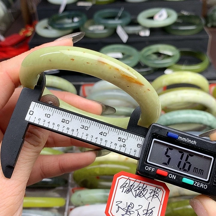 蛇纹石玉手镯未镶嵌330