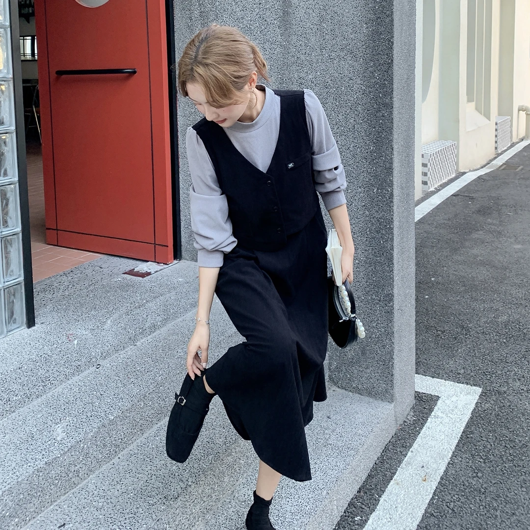 撞色拼接假两件连衣裙2025早秋新款设计感韩系早秋气质高级感长裙