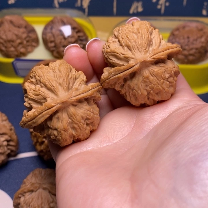 文玩核桃吊坠梦**寻梨木台