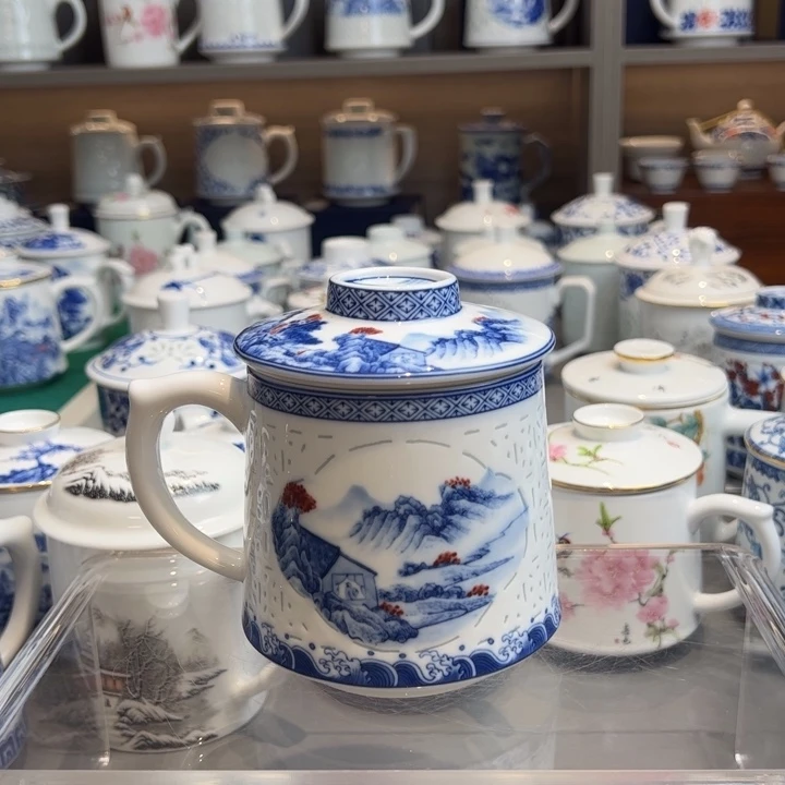 杯子景德镇两面开窗青花釉里红山水办公杯
