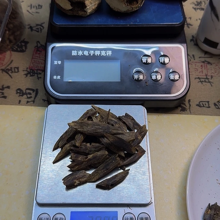 侃***侃绿奇楠张勺子快料20克