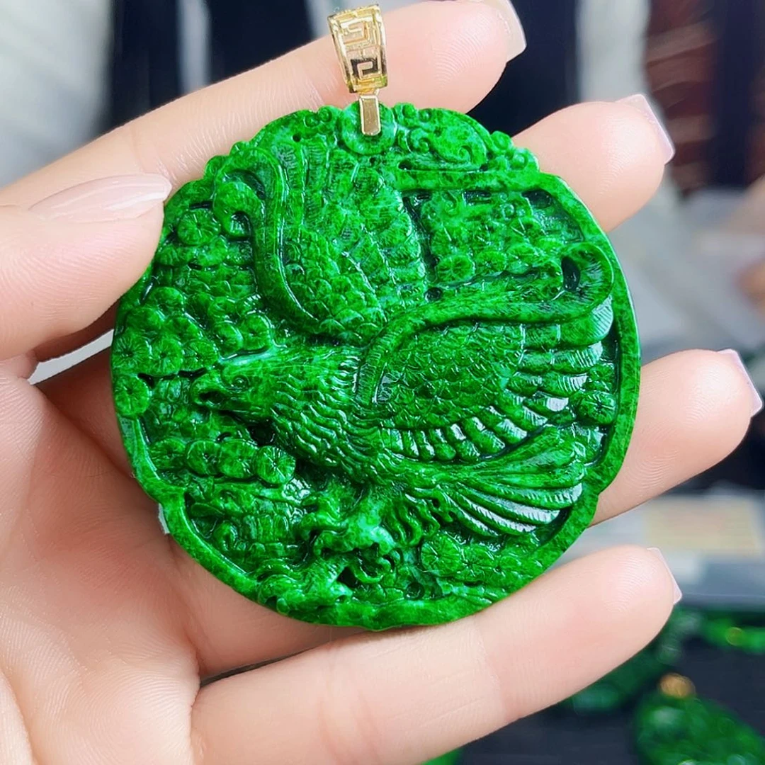 颈饰18K金镶嵌翡翠多样性