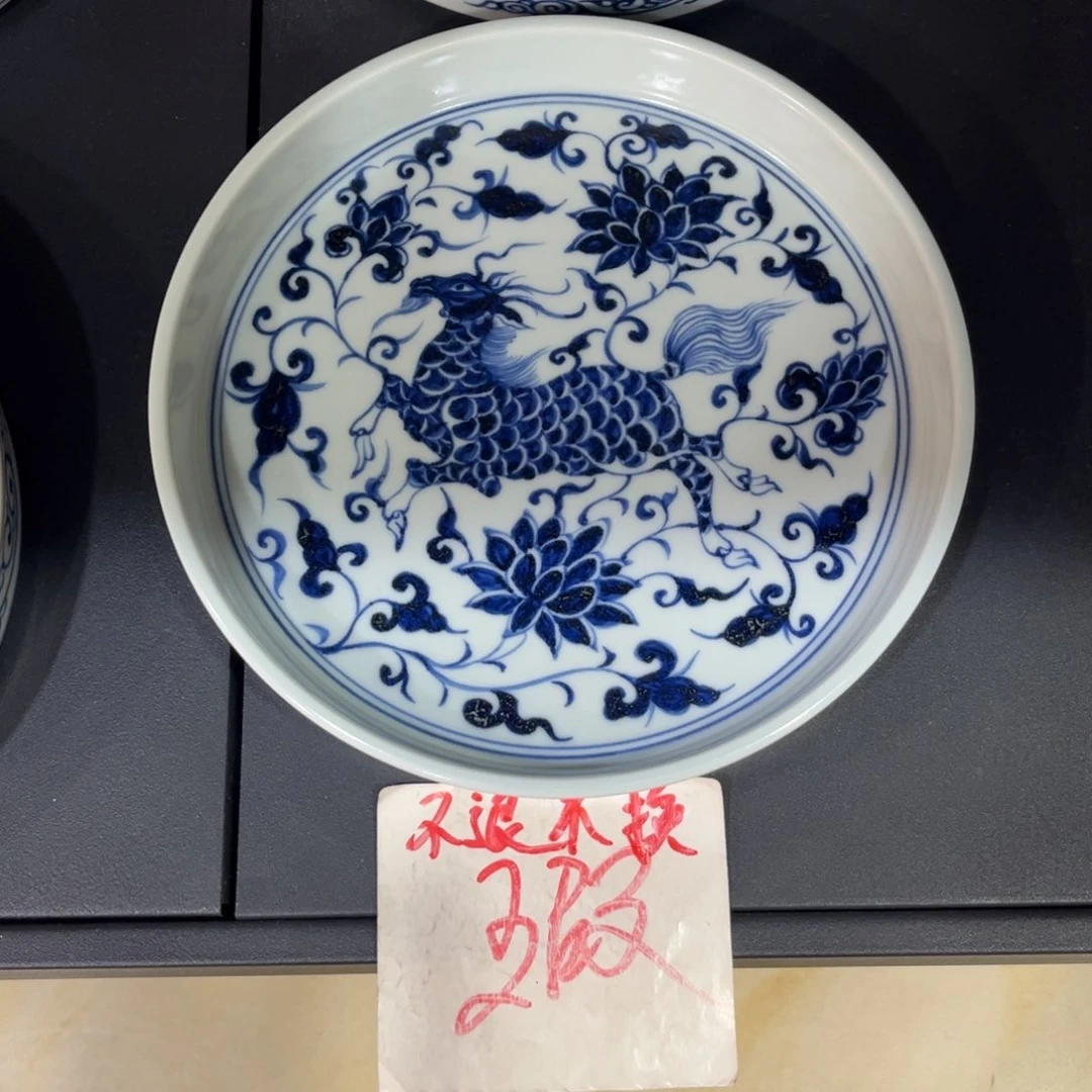 手绘仿元缠枝麒麟壶承