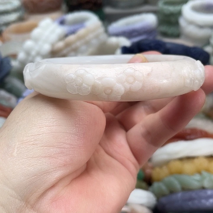 未镶嵌手镯石英岩玉