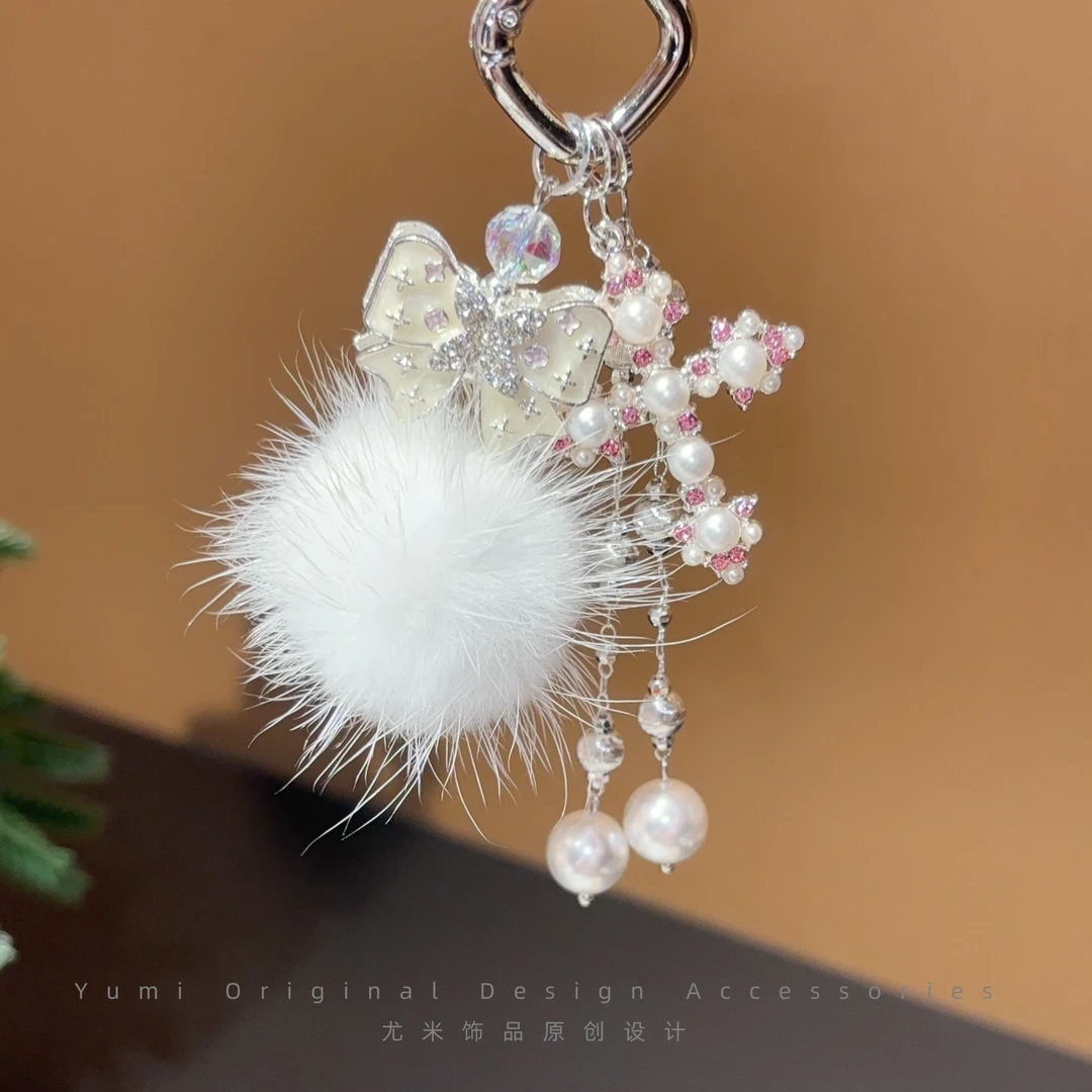 卡庭【设计师手作】新年爆改毛茸茸手机挂件绳链简约通勤搭配L3520