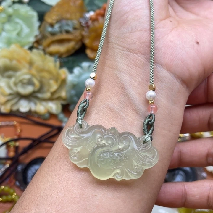 蛇纹石玉未镶嵌吊坠