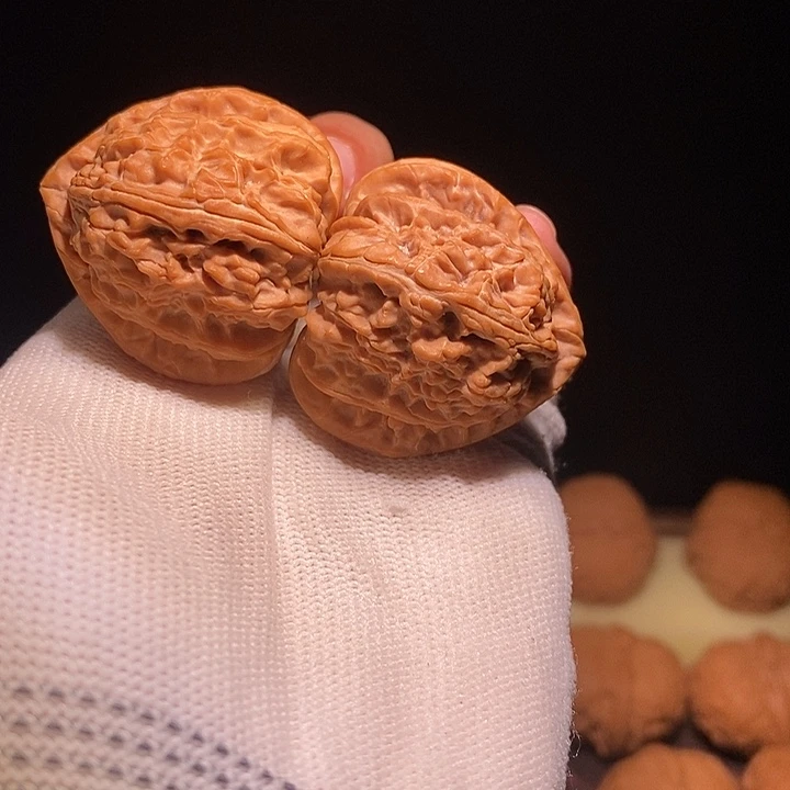 梵***k文玩核桃吊坠38三角白