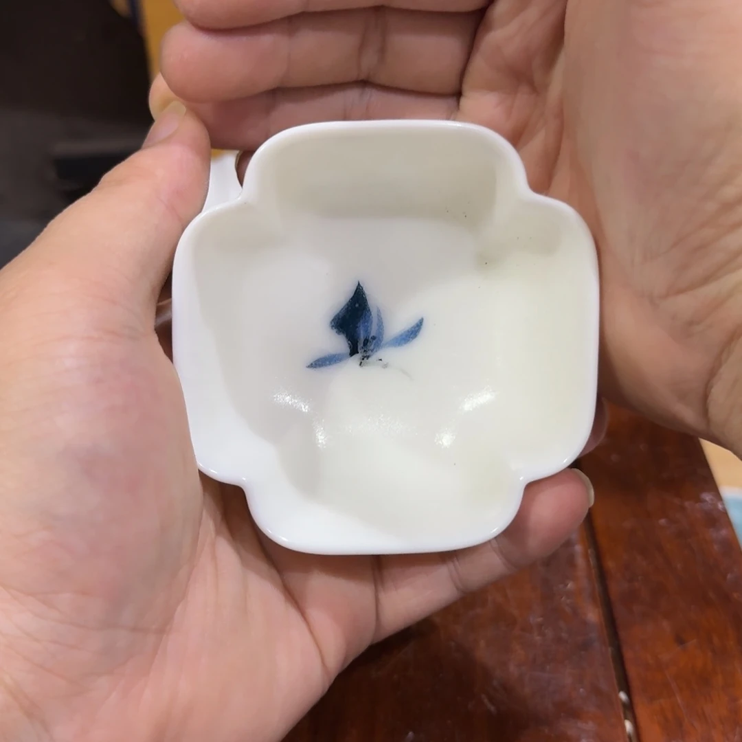 微瑕疵介意勿拍陶瓷器皿A747