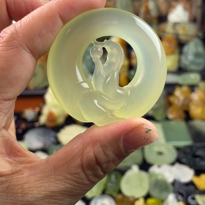 蛇纹石玉颈饰合金盛**年