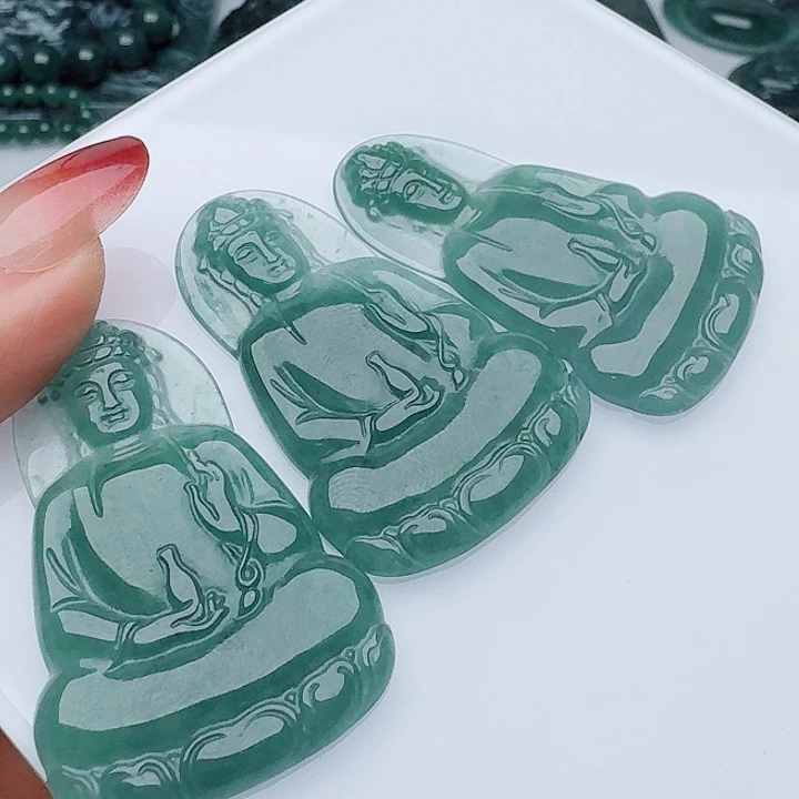 颈饰未镶嵌翡翠天然的A货翡翠多样性发其一