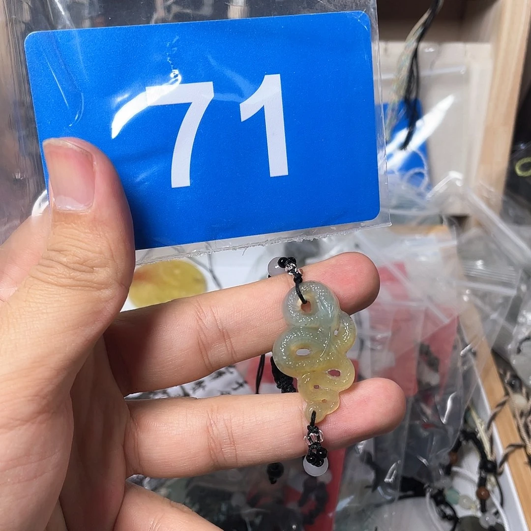 蛇纹石玉颈饰合金