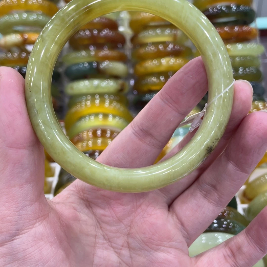 蛇纹石玉未镶嵌手镯