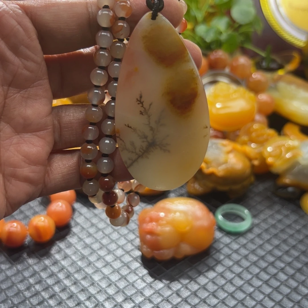 石英质玉未镶嵌颈饰