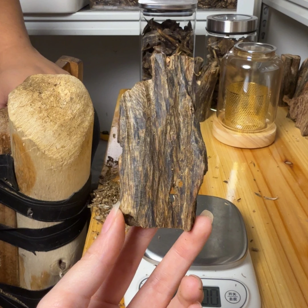 沉香篮宝石虫漏香14克