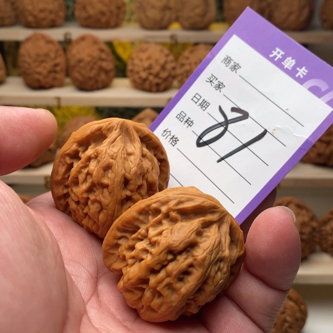 文玩核桃把件41红锦鲤