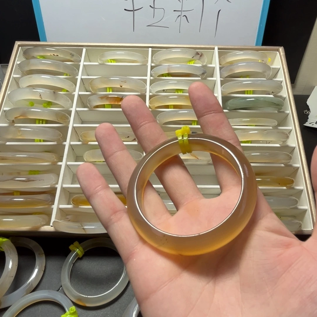 玛瑙/玉髓手镯未镶嵌桃***的