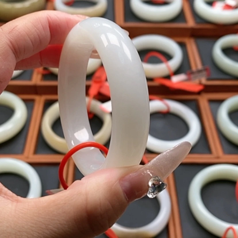 【闪购商品】未镶嵌手镯和田玉