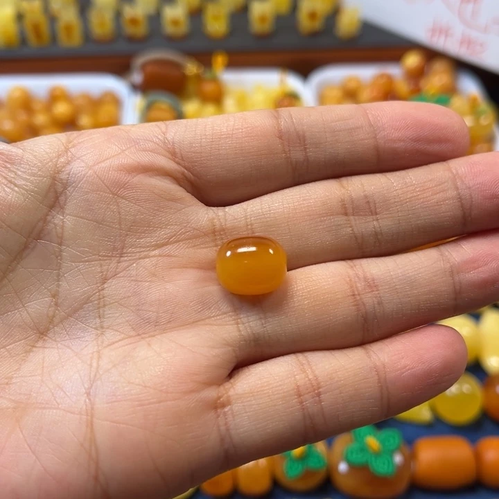 琥珀未镶嵌裸石卡11加老蜡枣珠