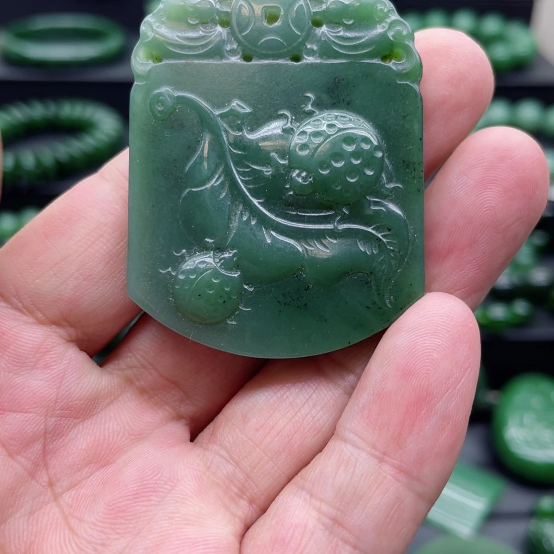 欧***舞和田玉（碧玉）未镶嵌颈饰