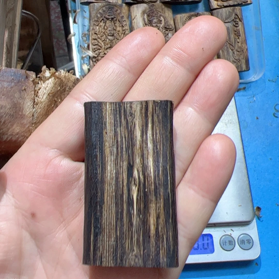 沉香吊坠黑棋素牌12.8克