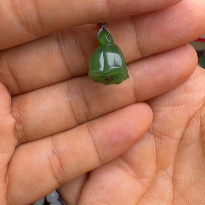 ****憨和田玉未镶嵌吊坠(赠链)