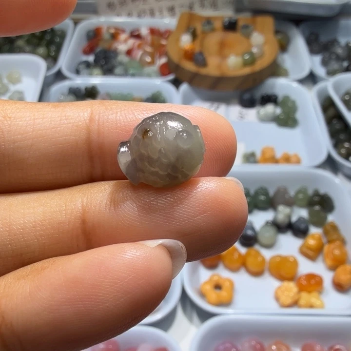 和田玉未镶嵌珠宝半成品