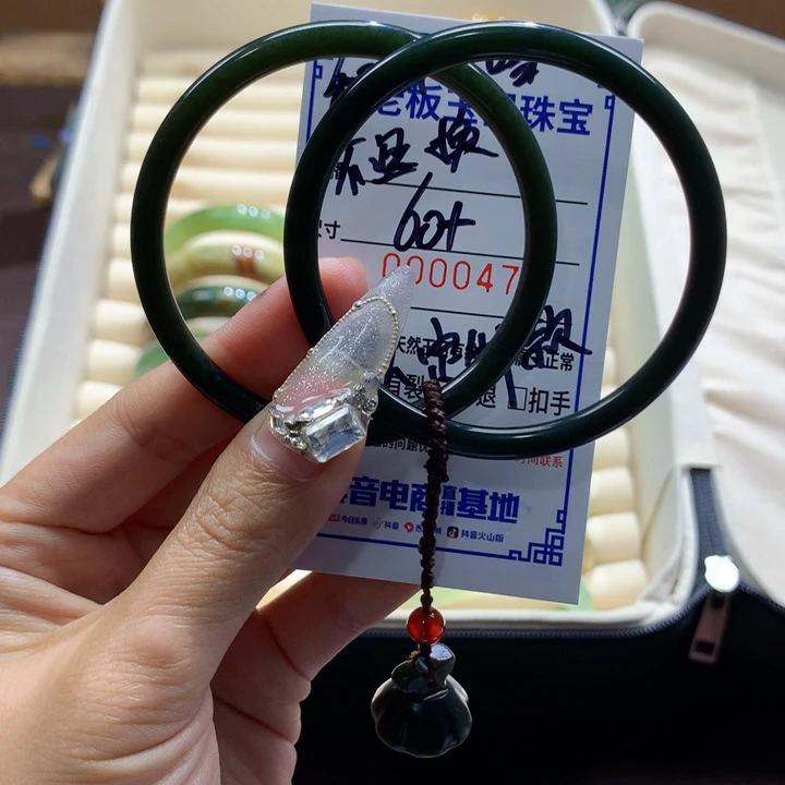 馨***灵蛇纹石玉未镶嵌手镯