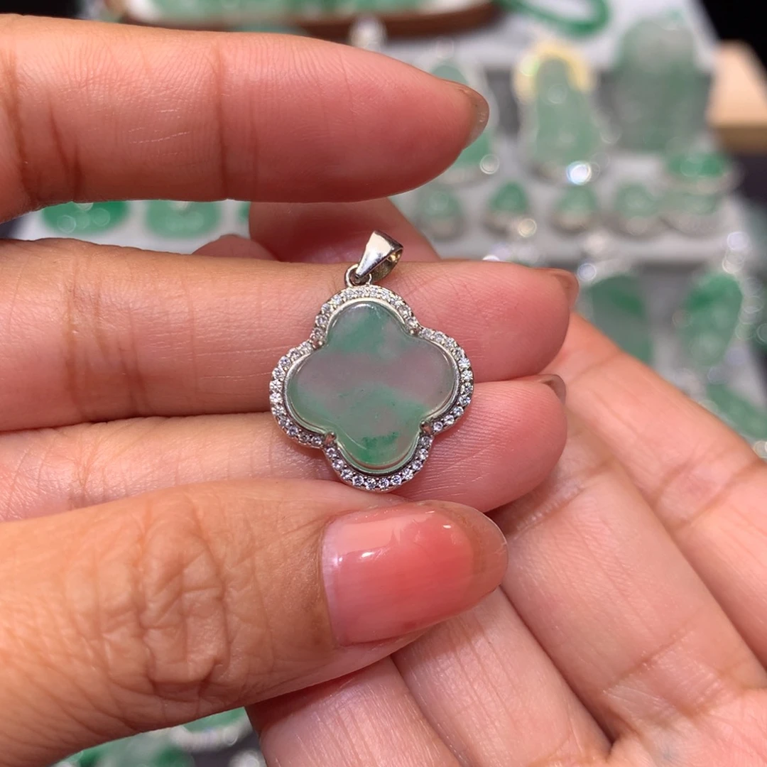 颈饰银S925镶嵌石英质玉（非洲翠）