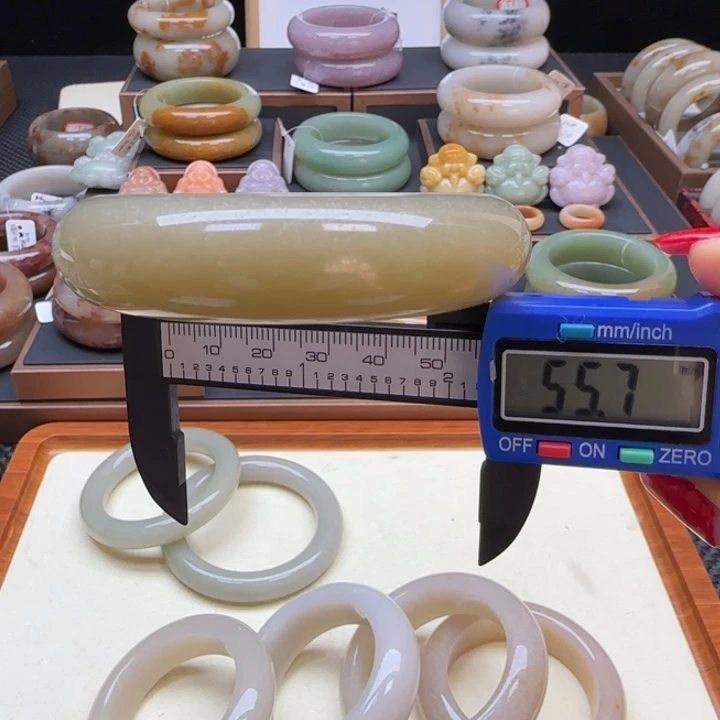 石英岩玉未镶嵌手镯不退不换