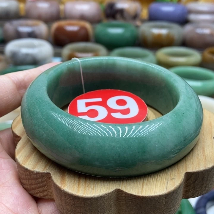 未镶嵌手镯石英质玉