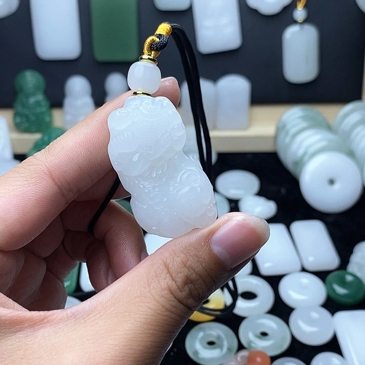 石英质玉颈饰未镶嵌