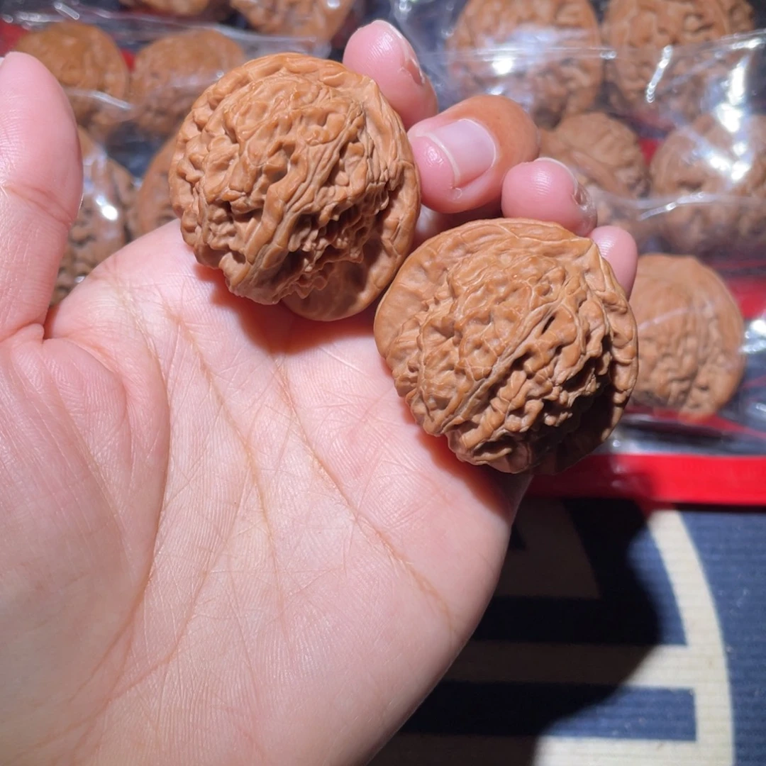 文玩核桃吊坠全品三角白狮子39