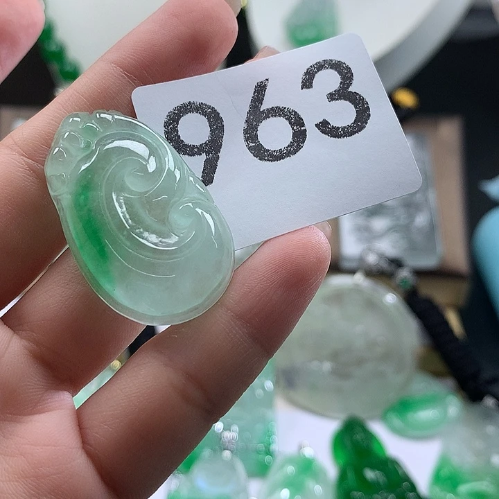 吊坠(赠链)未镶嵌翡翠