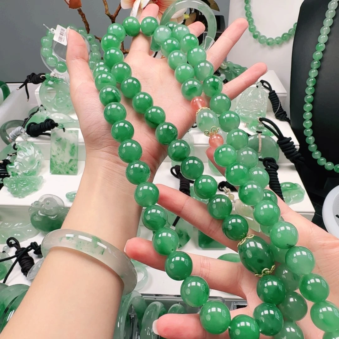 石英质玉未镶嵌颈饰