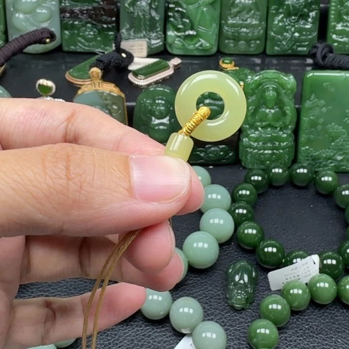 颈饰未镶嵌和田玉