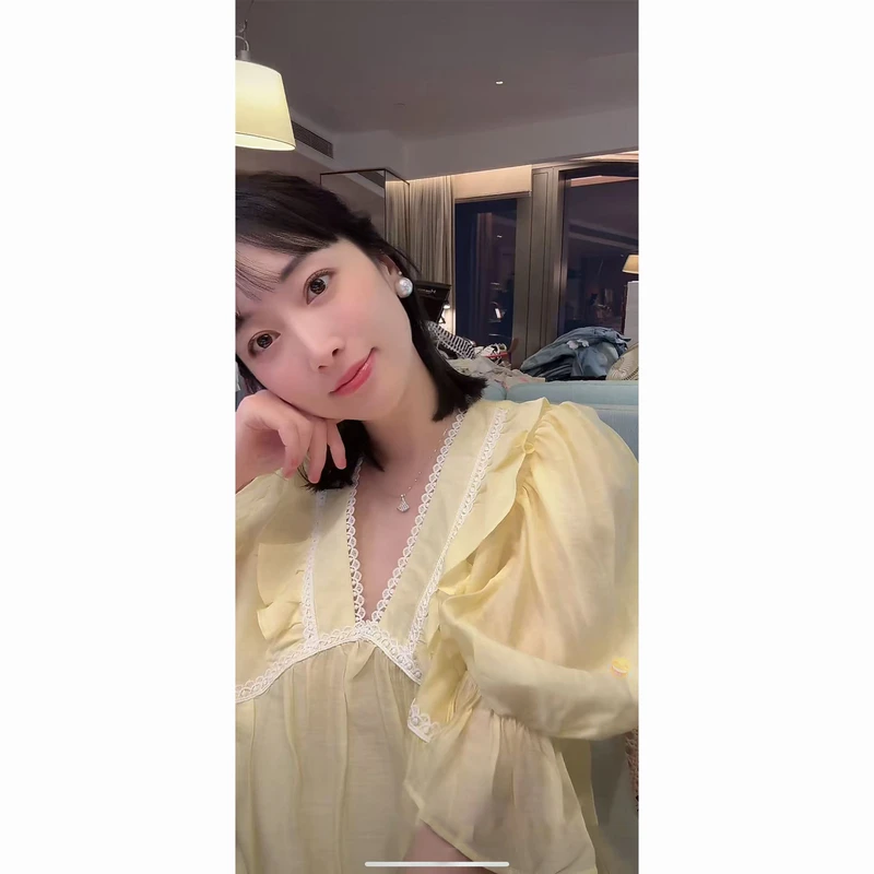 【张静芝】蕾丝花边V领泡泡袖衬衫