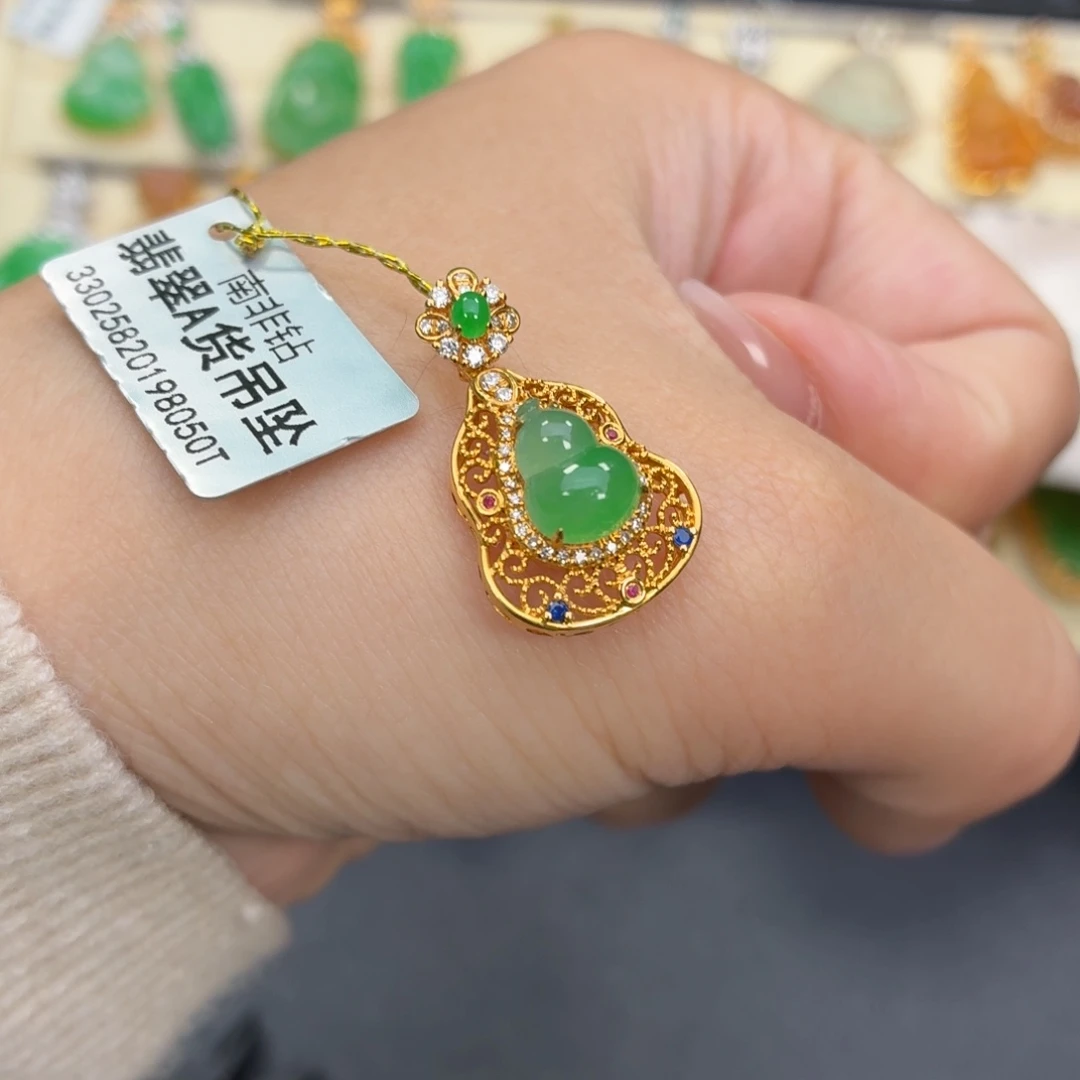 翡翠18K金镶嵌颈饰