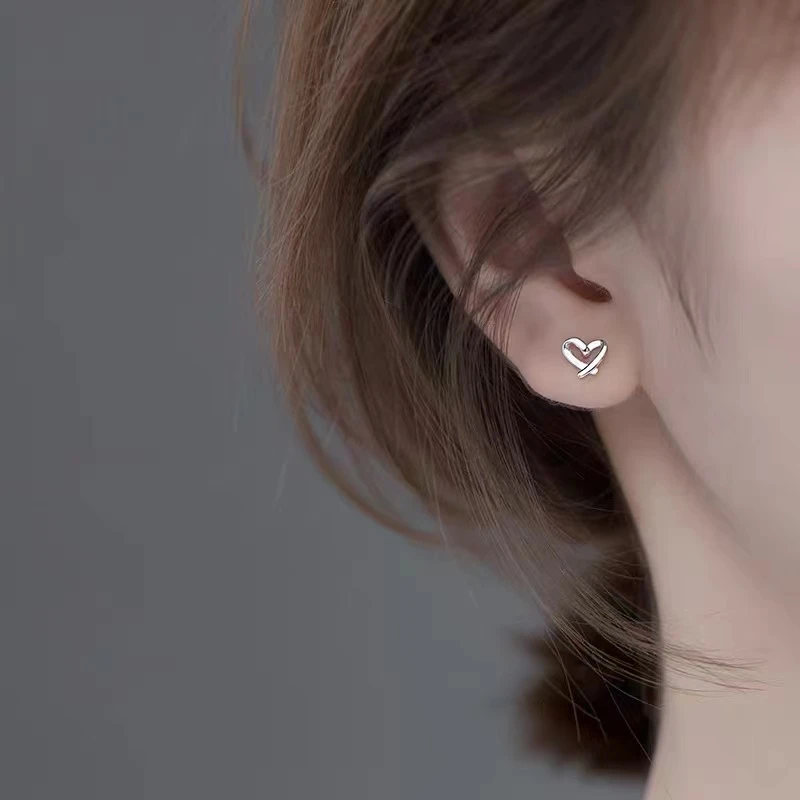 镂空爱心耳钉925纯银耳环女高级感迷你简约养耳洞防过敏独特耳饰