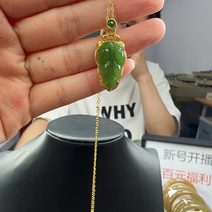 和田玉18K金镶嵌颈饰