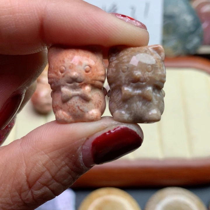 硅化珊瑚（珊瑚玉）颈饰足银镀金镶嵌