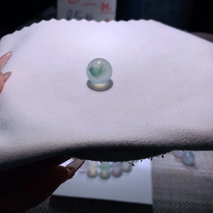 翡翠散珠白冰底色飘花卡13