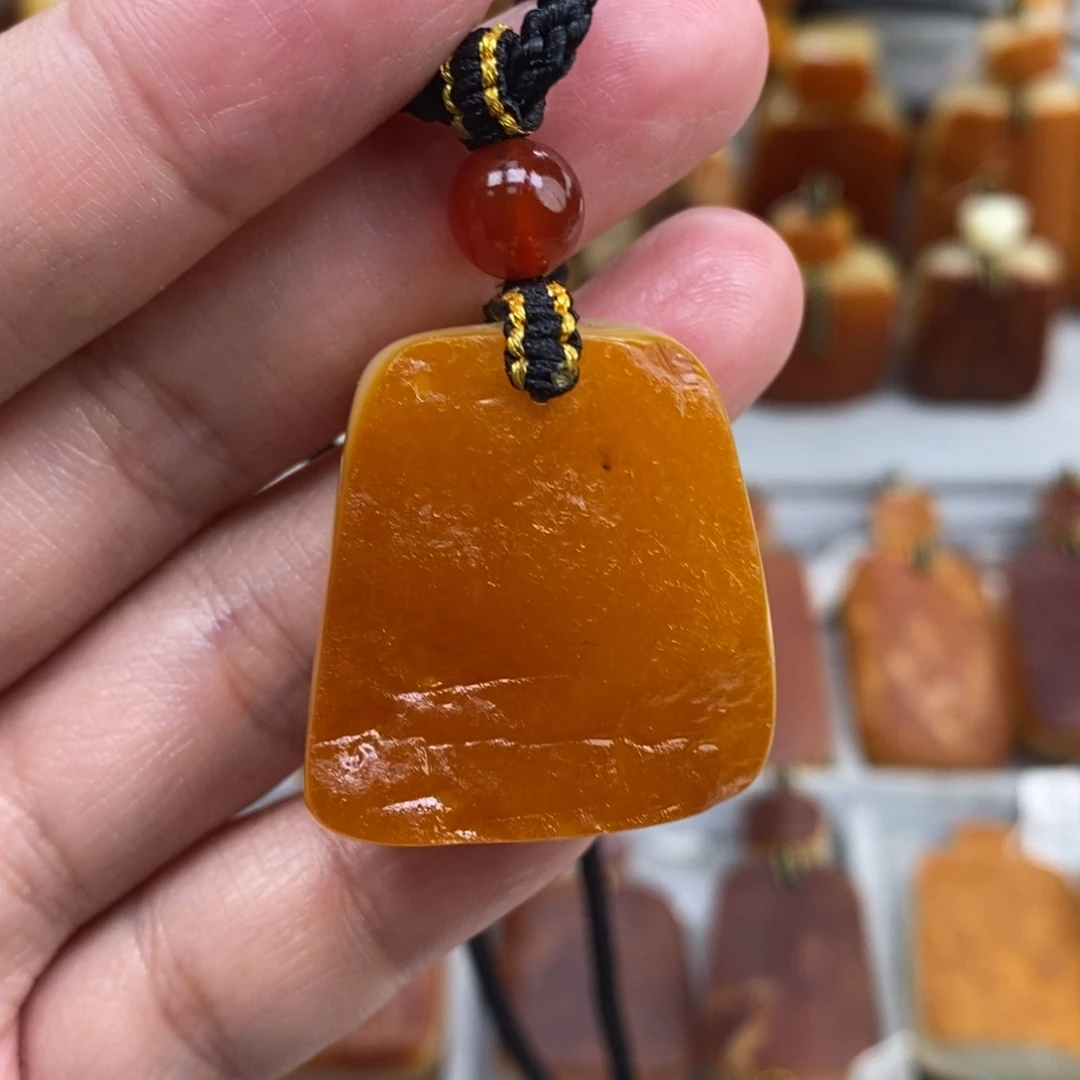 蜜蜡未镶嵌珠宝奇石