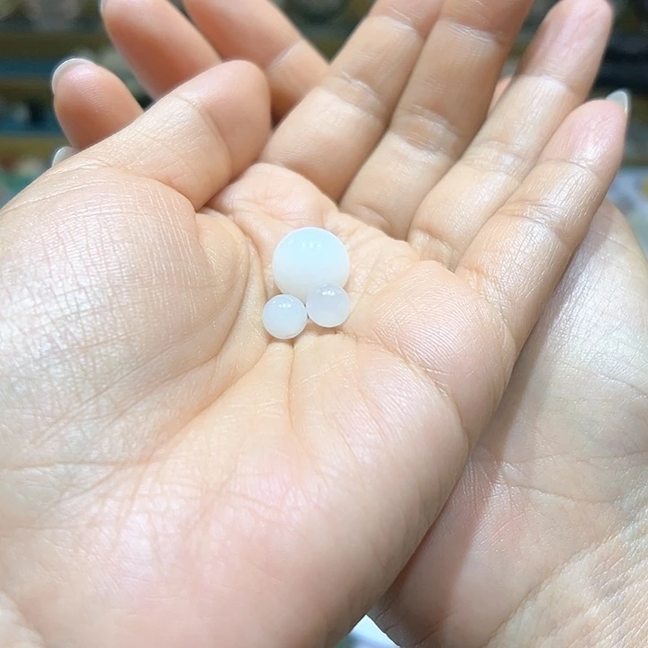 王***占颈饰未镶嵌和田玉