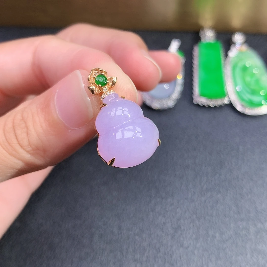 翡翠18K金镶嵌颈饰