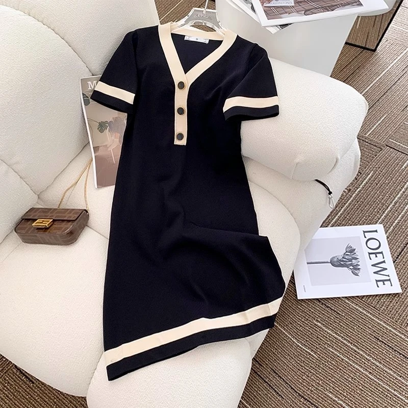 爆款小香风v领冰丝针织连衣裙女夏2025新款小个子法式茶歇小黑裙