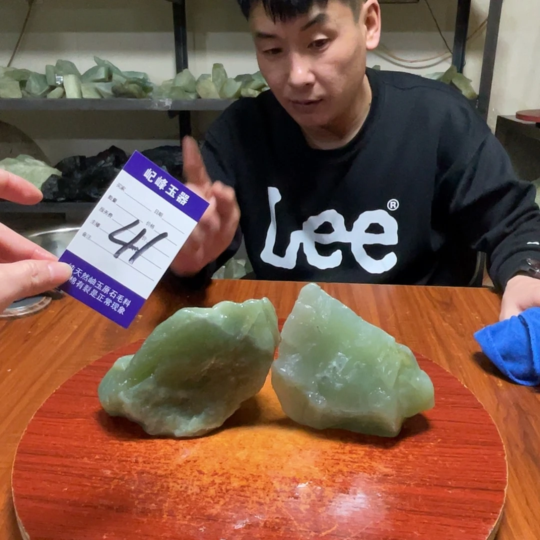 蛇纹石玉未镶嵌原石41有裂痕