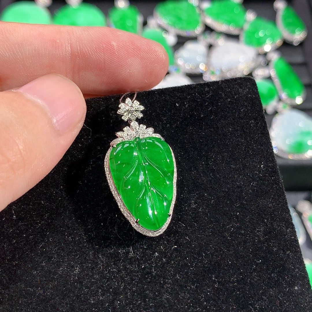 翡翠18K金镶嵌颈饰